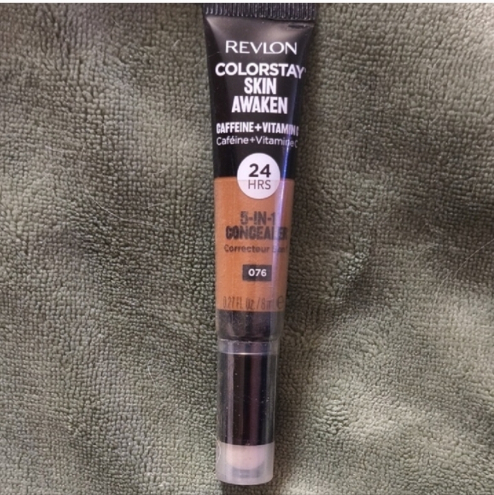 *4 for $28* 076 Caramel - Revlon ColorStay Skin Awaken 5-in-1 Concealer